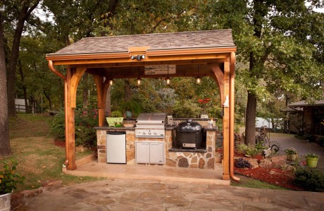 Lee outdoor kitchen